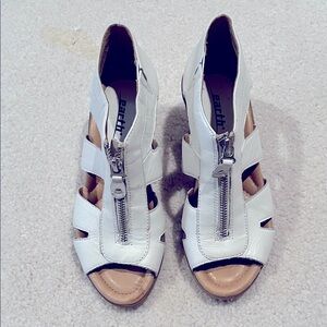 Earth Women's White Zipper Sandals